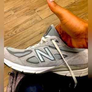 Gray & white New balance 990 v5 worn twice